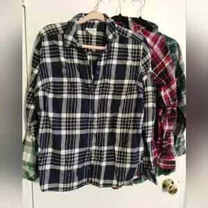 All 4 button down , 4 different colors .